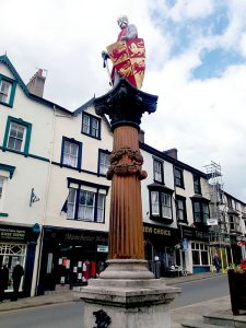 a memorial statue of Llywelyn the Last at Conwy